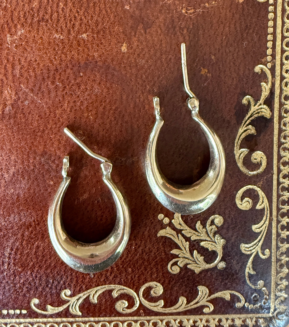 Vintage 14k Yellow Gold Puffy Hoop Earrings
