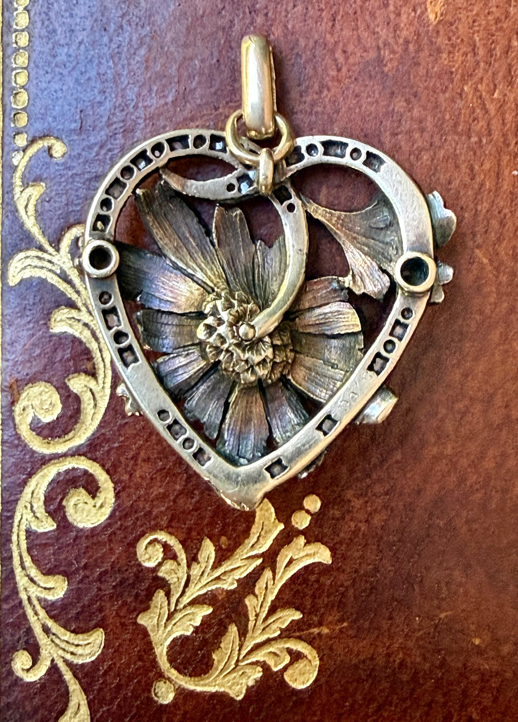French Art Nouveau Daisy Heat Pendant